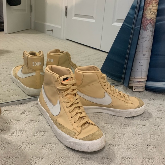 Nike Blazer Mid 77 Womens - Picture 1 of 3